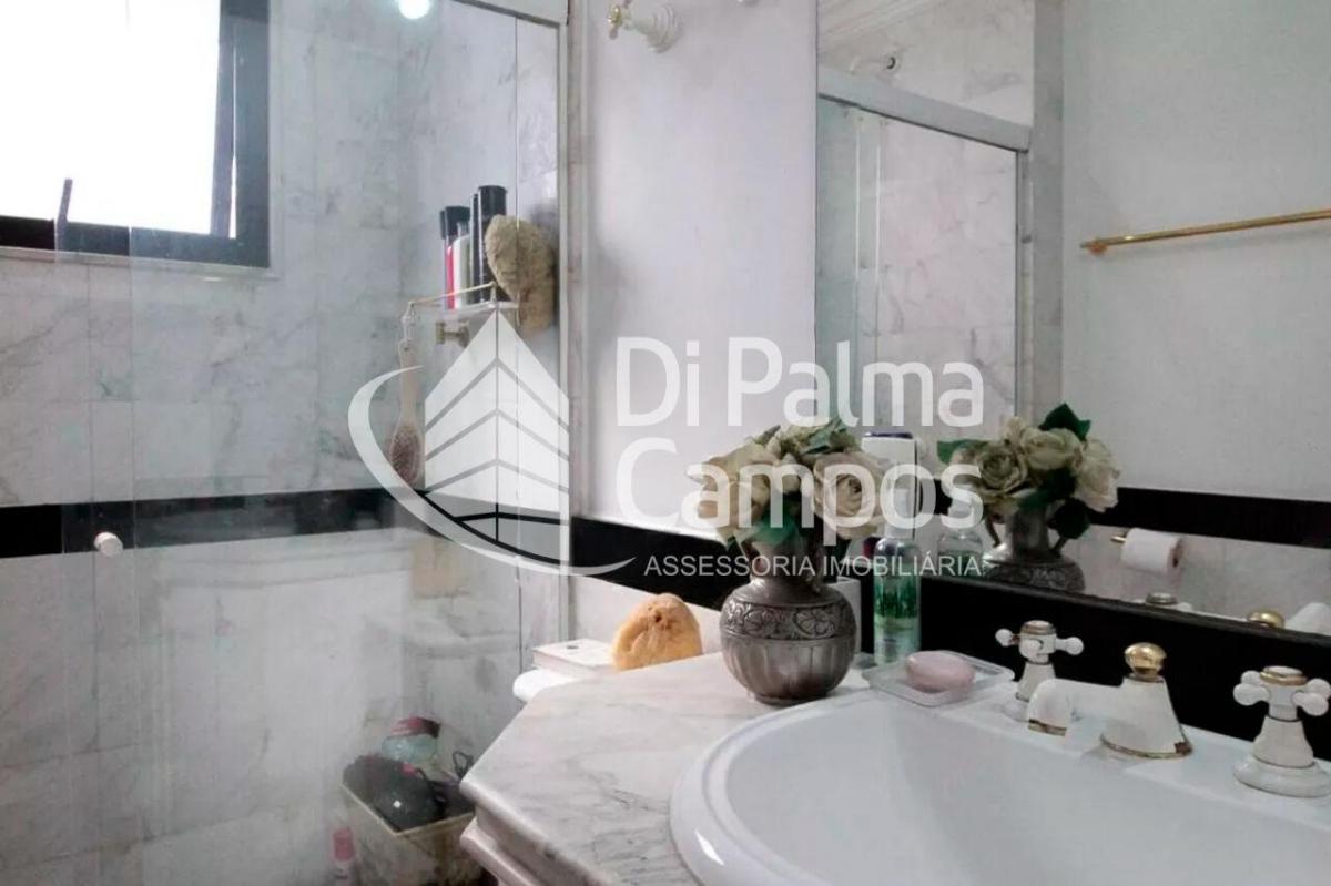 Apartamento com 267m², 4 suítes, varandas e próximo ao metrô no Paraíso