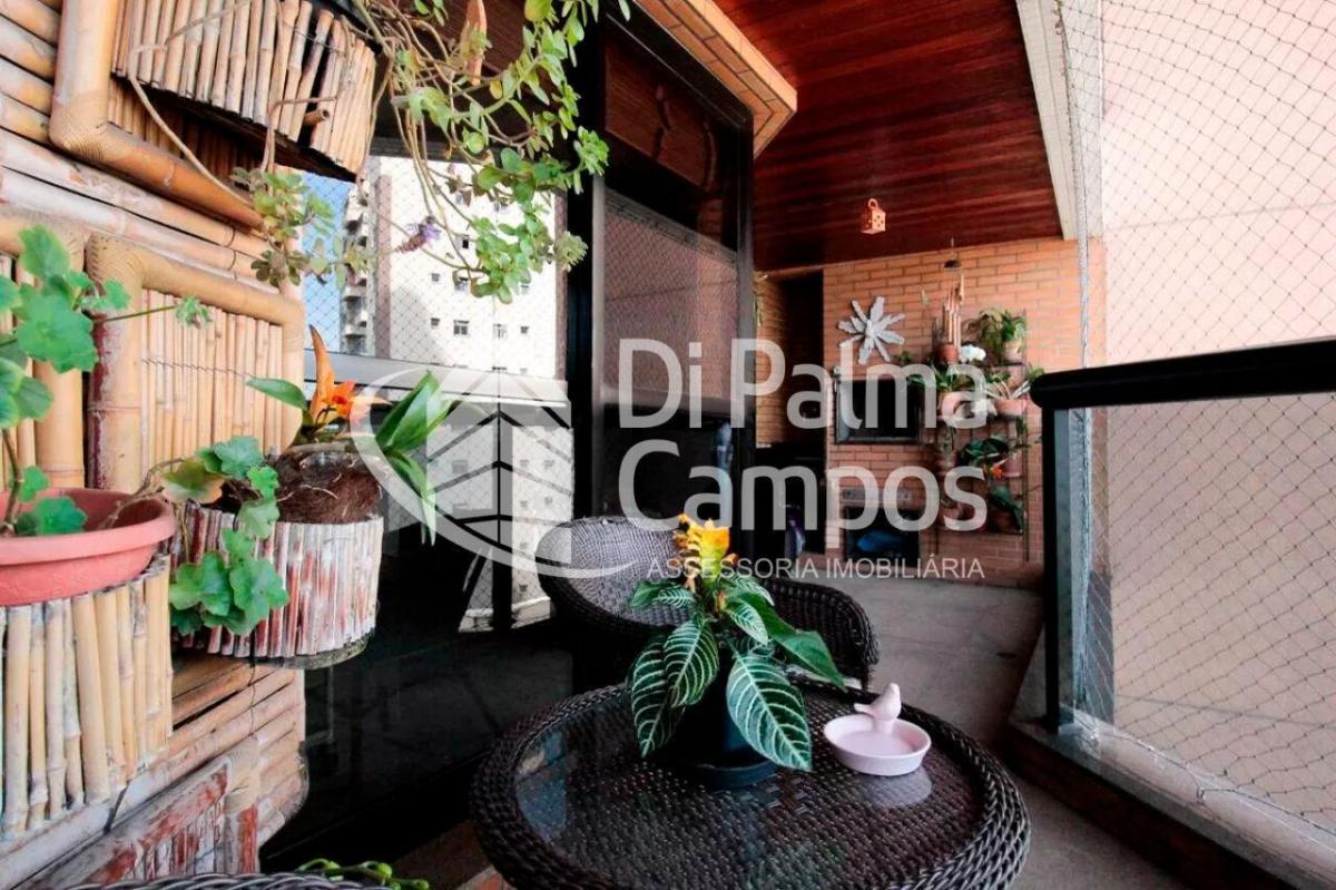 Apartamento com 267m², 4 suítes, varandas e próximo ao metrô no Paraíso