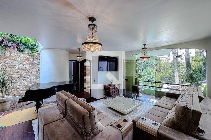Casa à Venda – Vila Mariana, 3 Quartos, 920 m² – São Paulo