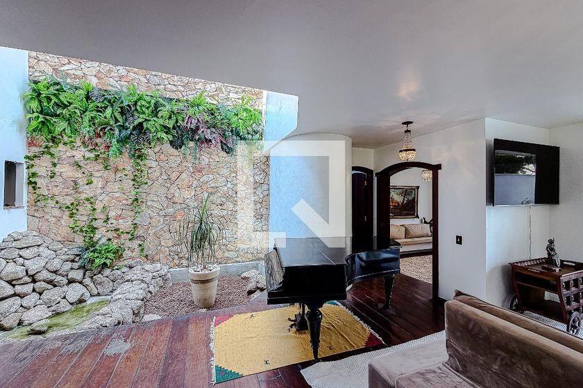 Casa à Venda – Vila Mariana, 3 Quartos, 920 m² – São Paulo