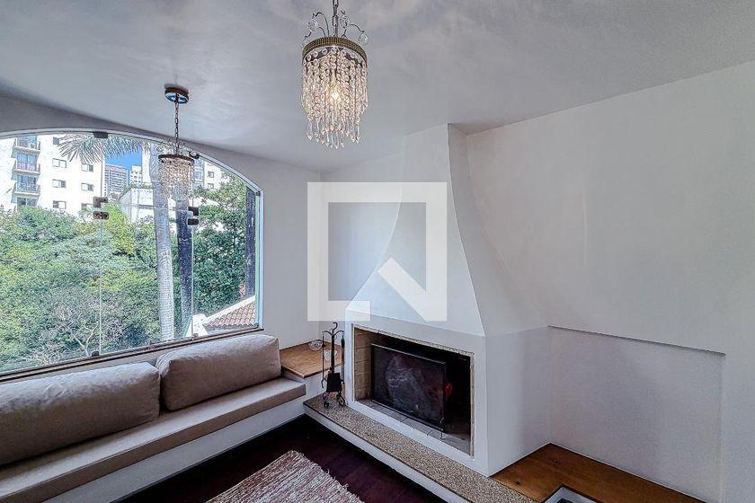 Casa à Venda – Vila Mariana, 3 Quartos, 920 m² – São Paulo
