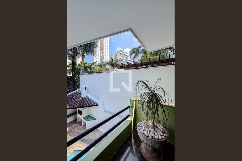 Casa à Venda – Vila Mariana, 3 Quartos, 920 m² – São Paulo