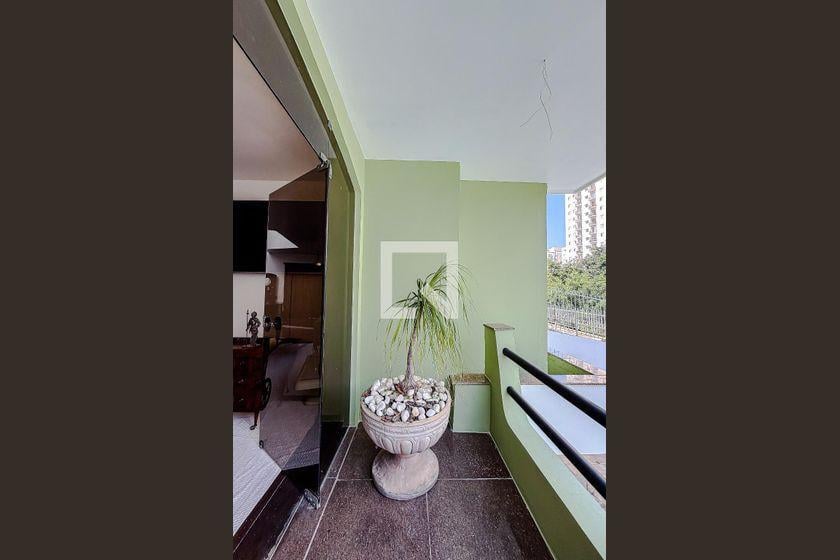 Casa à Venda – Vila Mariana, 3 Quartos, 920 m² – São Paulo