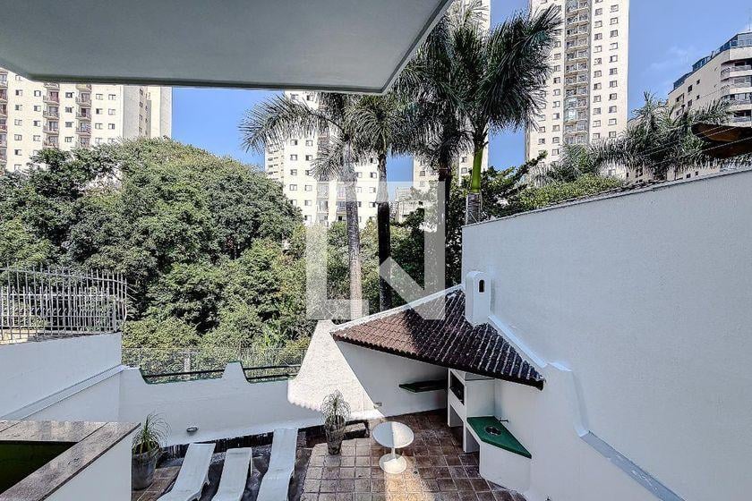 Casa à Venda – Vila Mariana, 3 Quartos, 920 m² – São Paulo