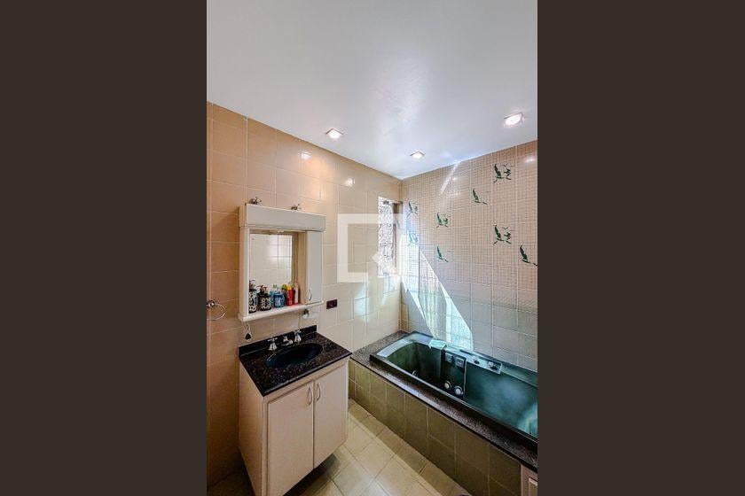 Casa à Venda – Vila Mariana, 3 Quartos, 920 m² – São Paulo