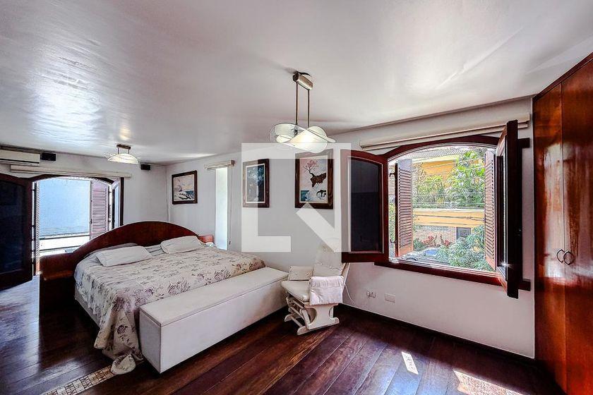 Casa à Venda – Vila Mariana, 3 Quartos, 920 m² – São Paulo