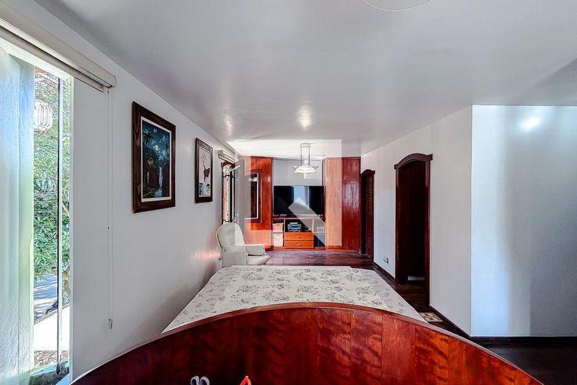 Casa à Venda – Vila Mariana, 3 Quartos, 920 m² – São Paulo