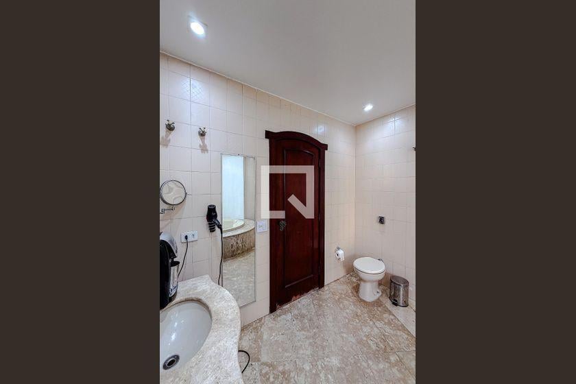 Casa à Venda – Vila Mariana, 3 Quartos, 920 m² – São Paulo