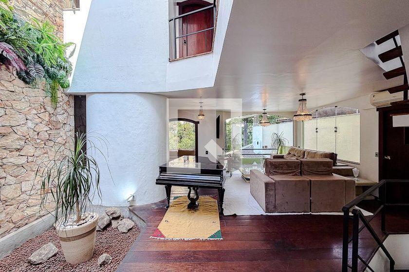 Casa à Venda – Vila Mariana, 3 Quartos, 920 m² – São Paulo