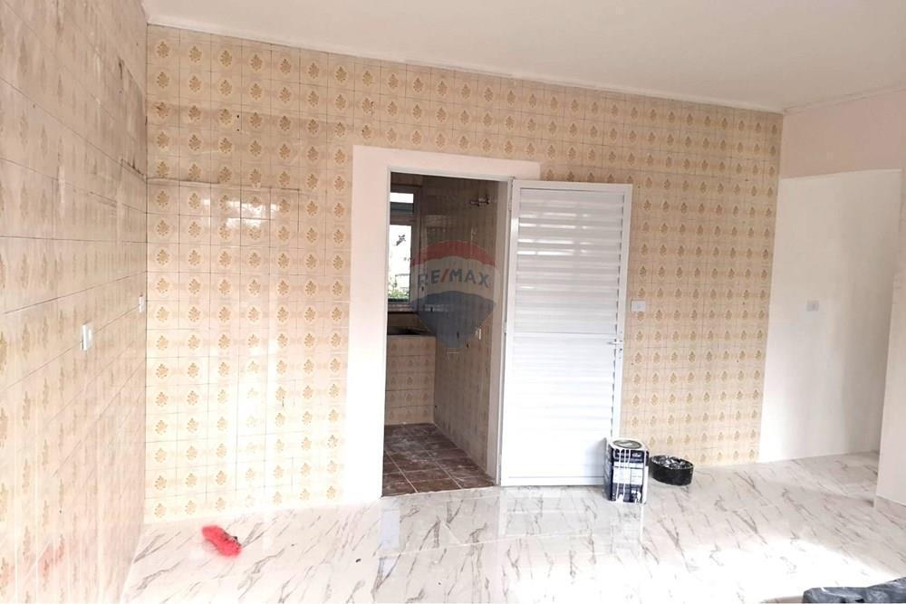 Casa Reformada com 2 dormitórios na Vila Nova Mazzei!
