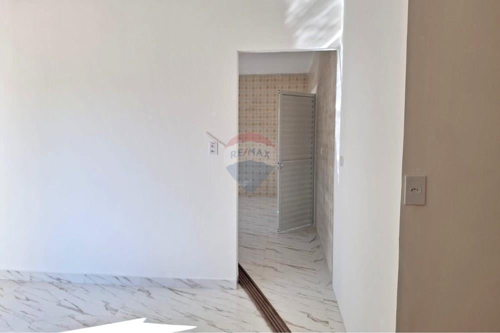 Casa Reformada com 2 dormitórios na Vila Nova Mazzei!