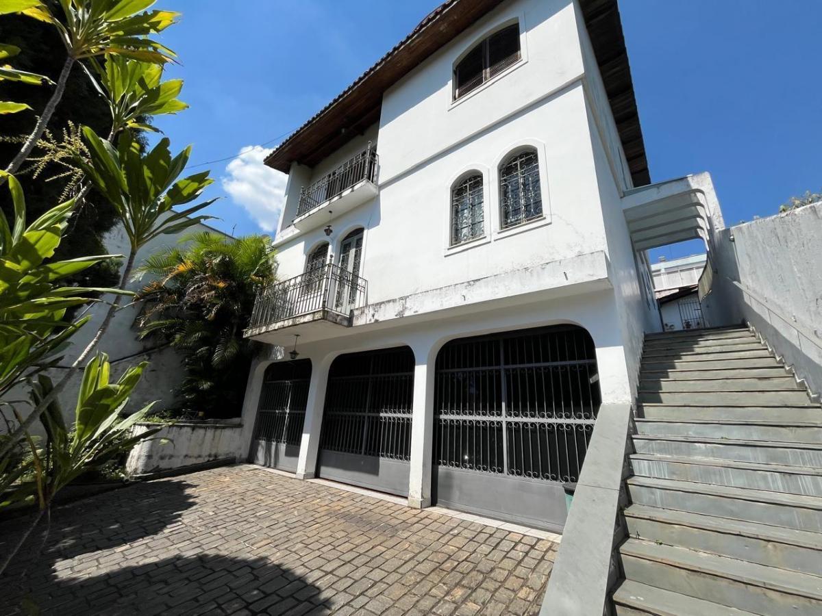 Casa de luxo em condomínio no Barro Branco, São Paulo-SP: 4 quartos, 2 suítes, 2 salas, 3 vagas e 32