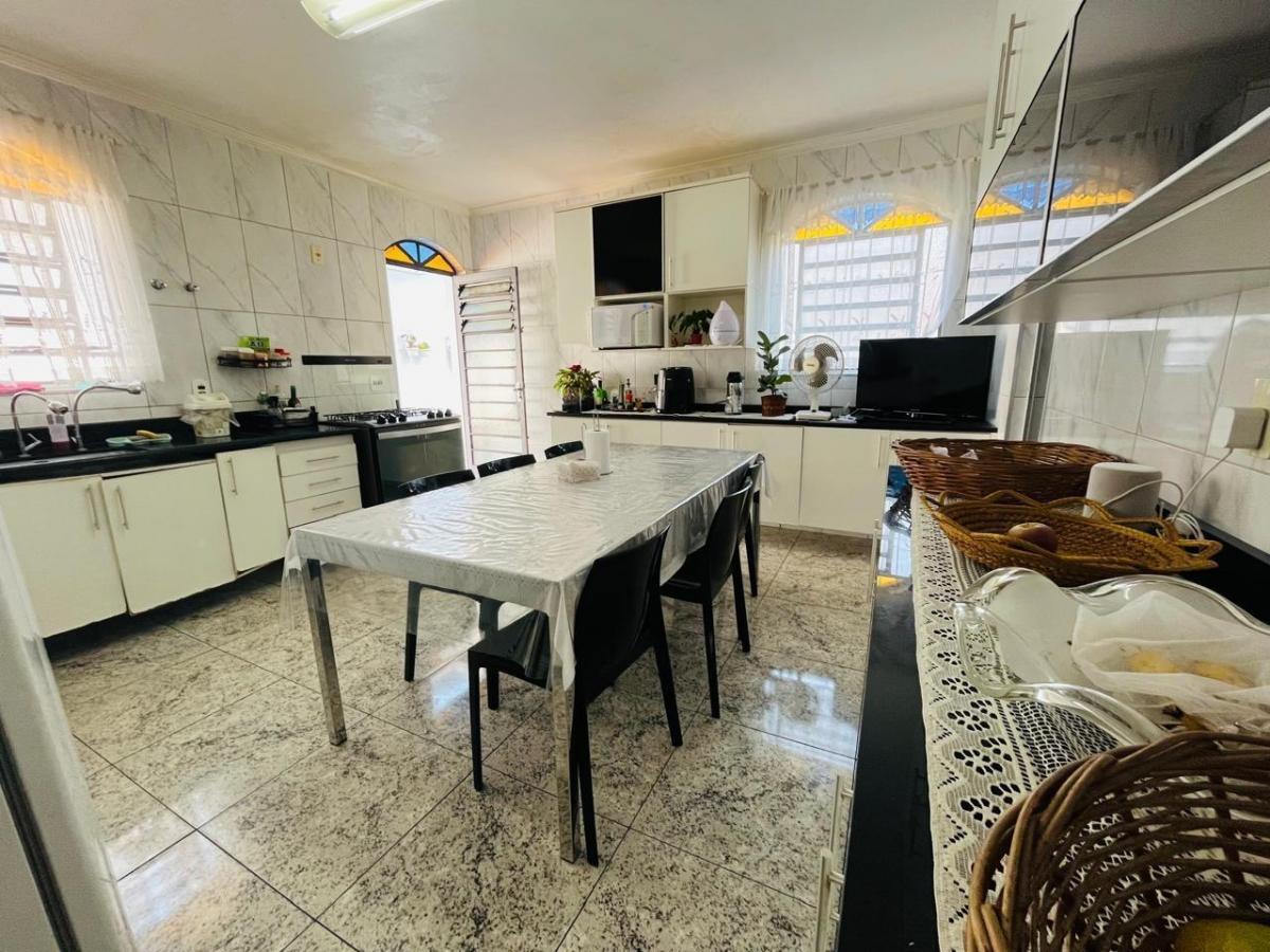 Casa de luxo em condomínio no Barro Branco, São Paulo-SP: 4 quartos, 2 suítes, 2 salas, 3 vagas e 32