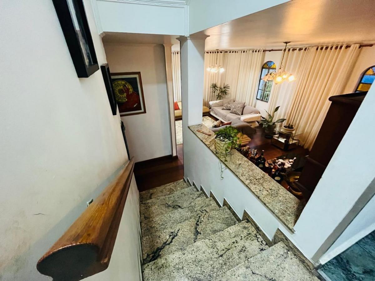 Casa de luxo em condomínio no Barro Branco, São Paulo-SP: 4 quartos, 2 suítes, 2 salas, 3 vagas e 32