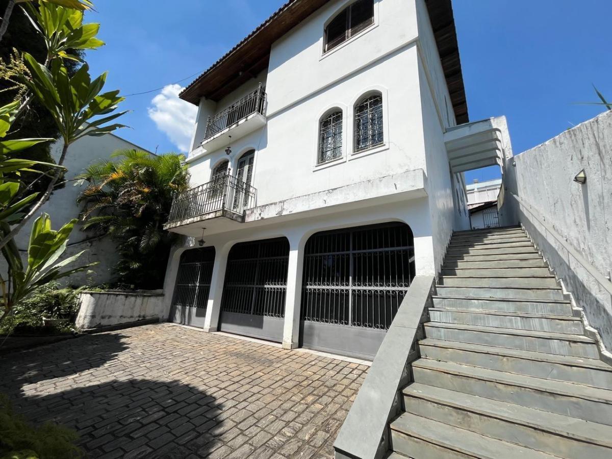 Casa de luxo em condomínio no Barro Branco, São Paulo-SP: 4 quartos, 2 suítes, 2 salas, 3 vagas e 32