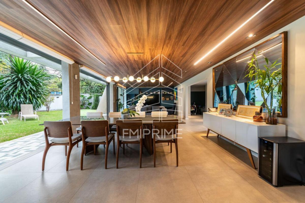 Casa venda – Jardim America – 377m² – 5 suites – 2 vagas -Reformada