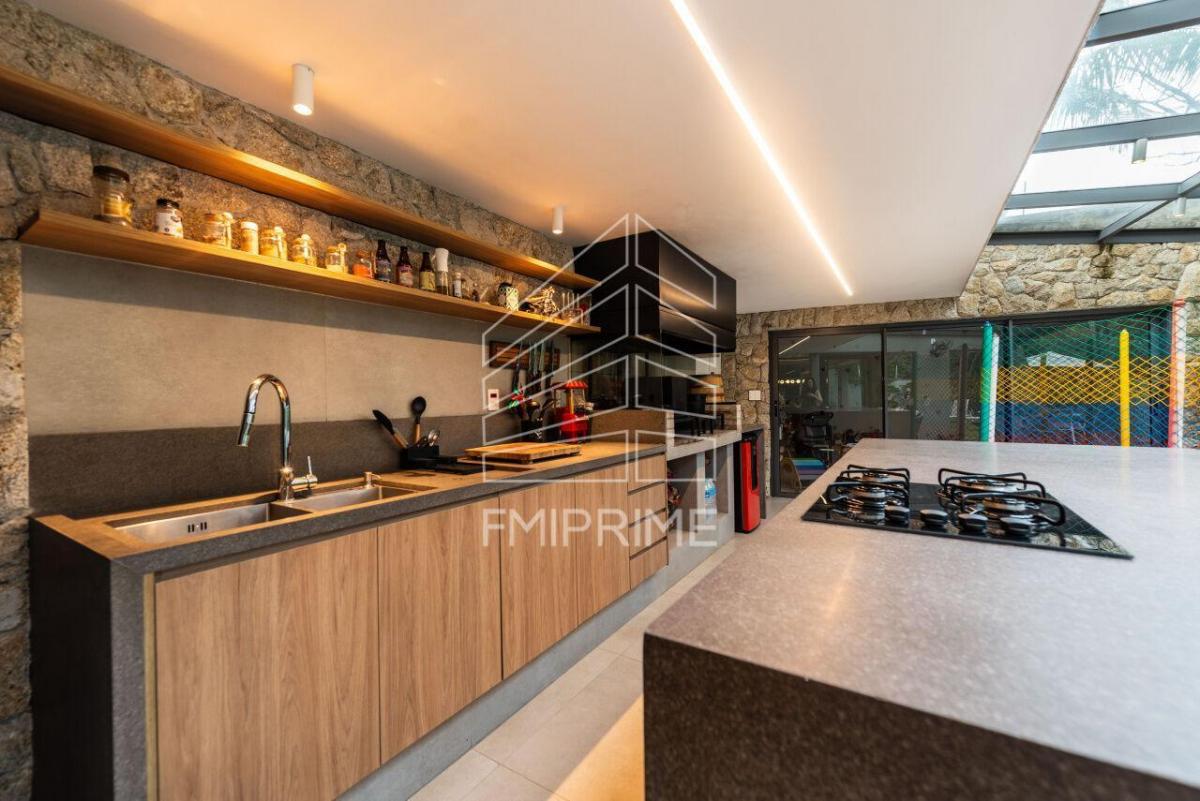 Casa venda – Jardim America – 377m² – 5 suites – 2 vagas -Reformada