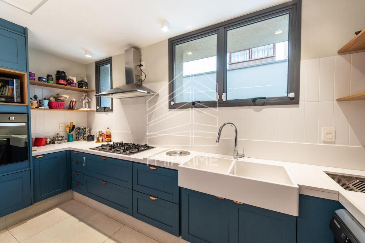 Casa venda – Jardim America – 377m² – 5 suites – 2 vagas -Reformada