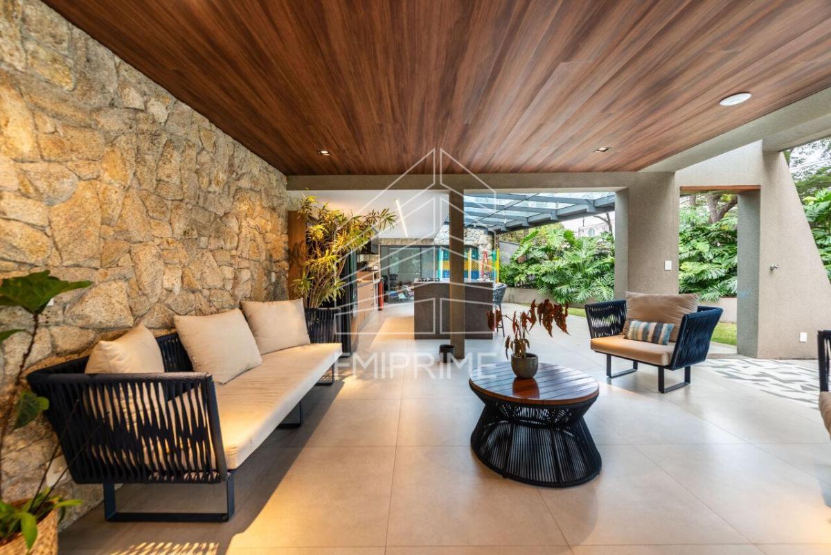Casa venda – Jardim America – 377m² – 5 suites – 2 vagas -Reformada