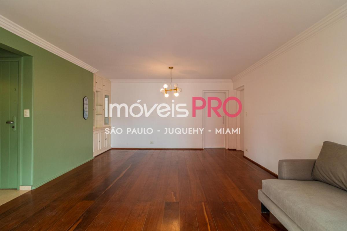 Apartamento para locação com 130m² em Moema – São Paulo.