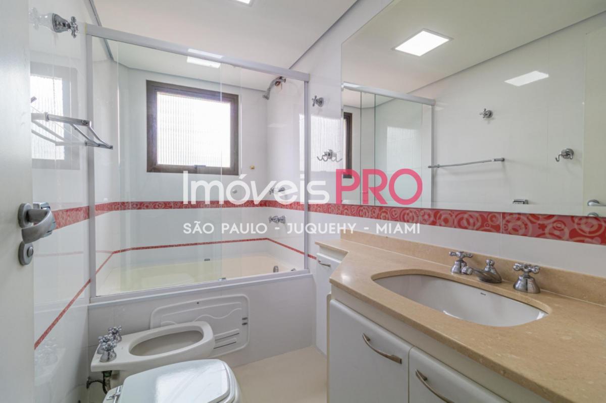 Apartamento para locação com 130m² em Moema – São Paulo.