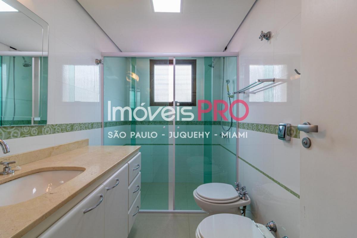 Apartamento para locação com 130m² em Moema – São Paulo.
