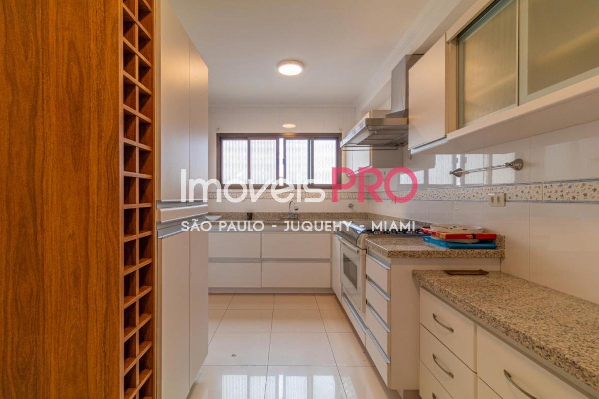 Apartamento para locação com 130m² em Moema – São Paulo.