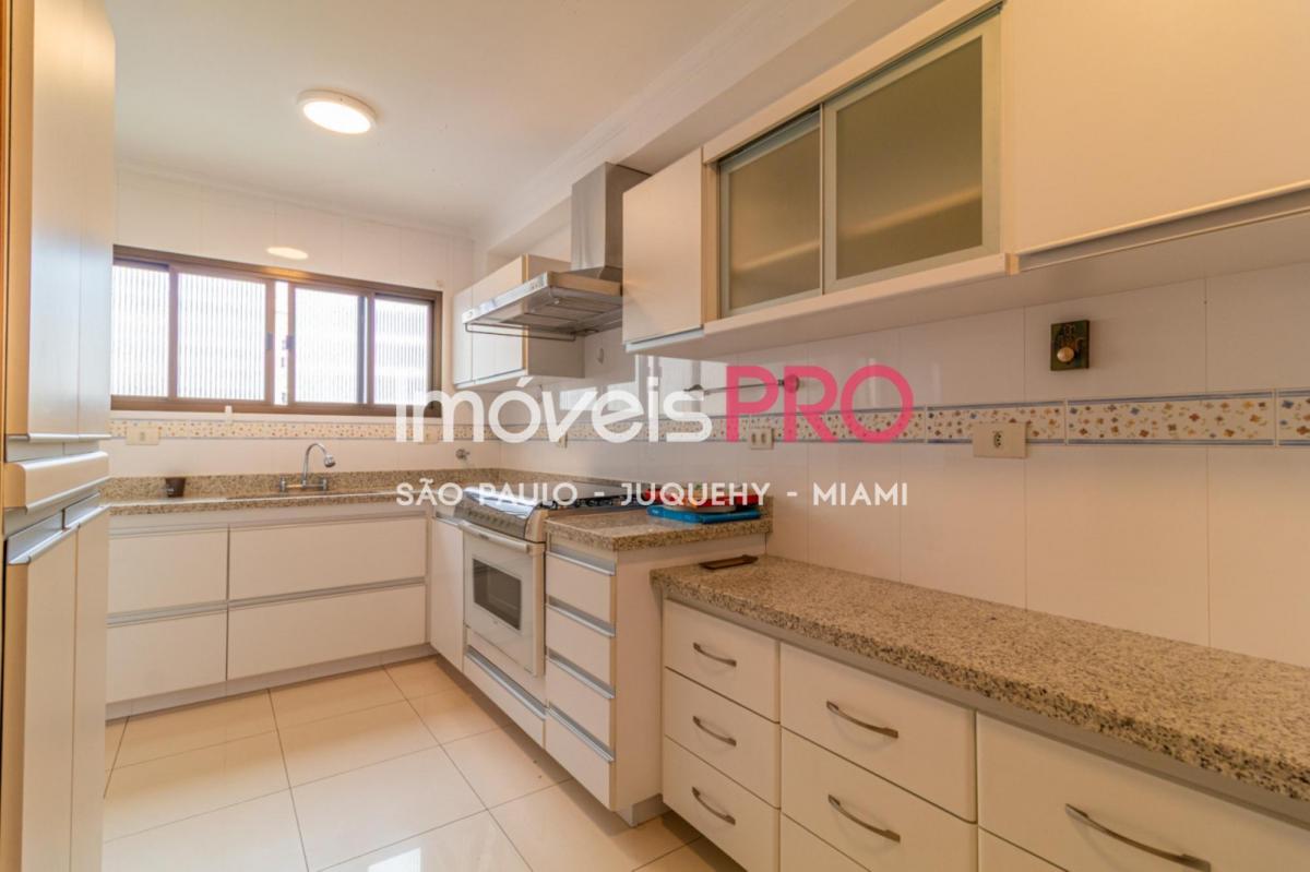 Apartamento para locação com 130m² em Moema – São Paulo.