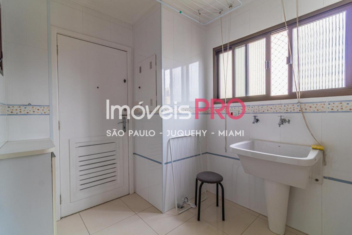 Apartamento para locação com 130m² em Moema – São Paulo.