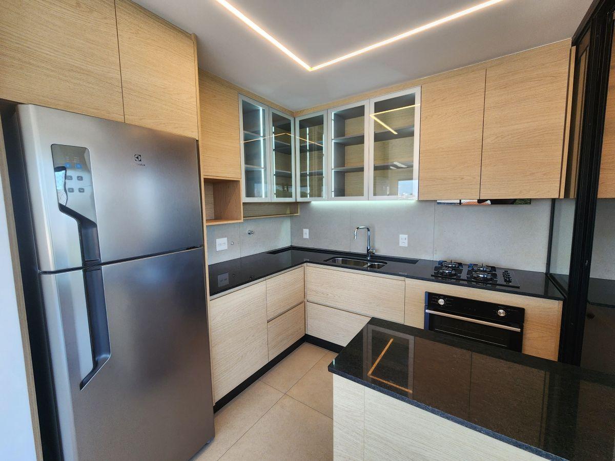Belíssimo apartamento de 94,5 m² com 03 dormitórios e 02 vagas na Vila Romana