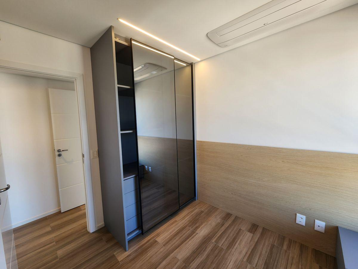 Belíssimo apartamento de 94,5 m² com 03 dormitórios e 02 vagas na Vila Romana