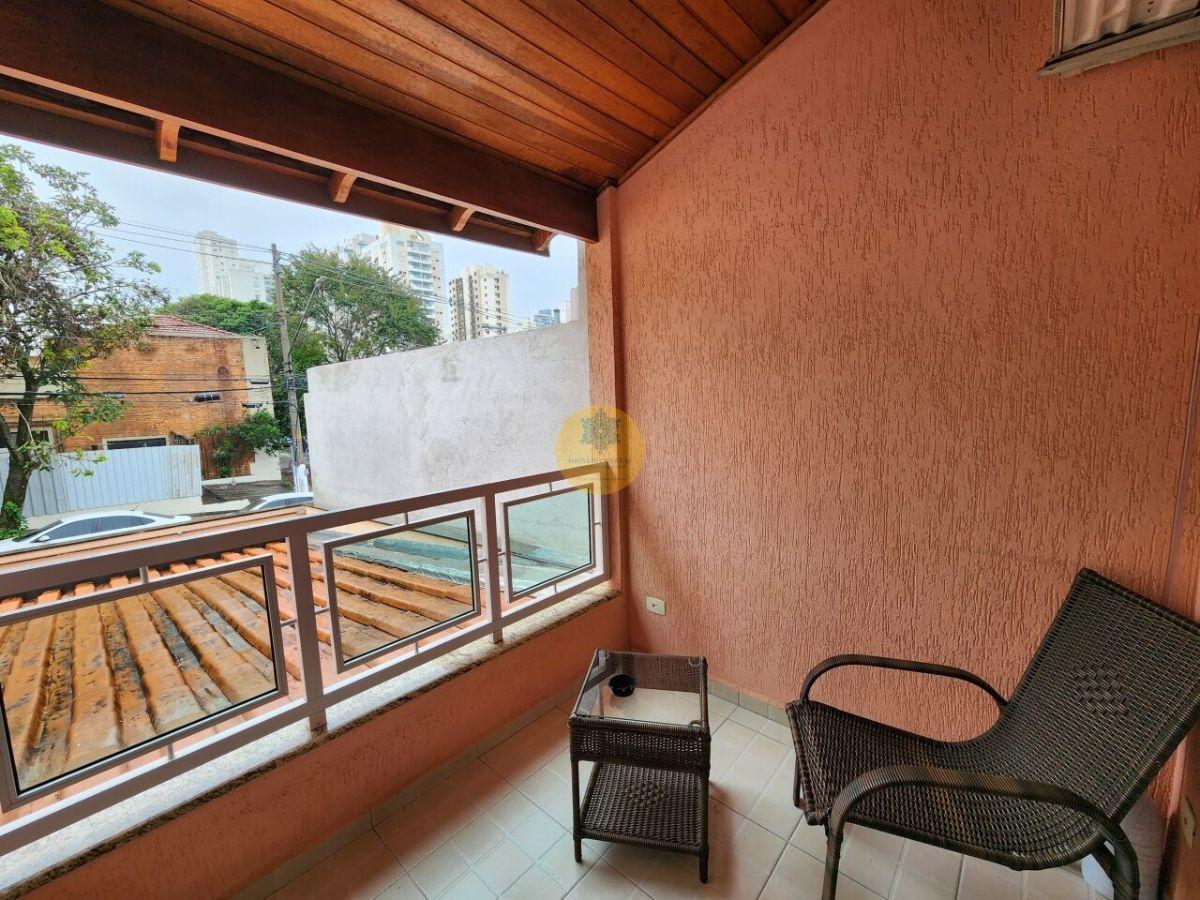 Ótimo sobrado de 165 m² com 03 dormitórios e 02 vagas na Vila Romana