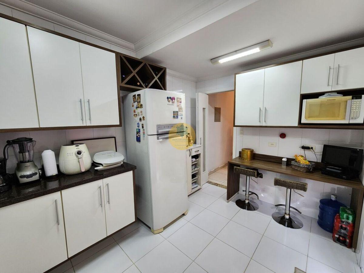 Ótimo sobrado de 165 m² com 03 dormitórios e 02 vagas na Vila Romana