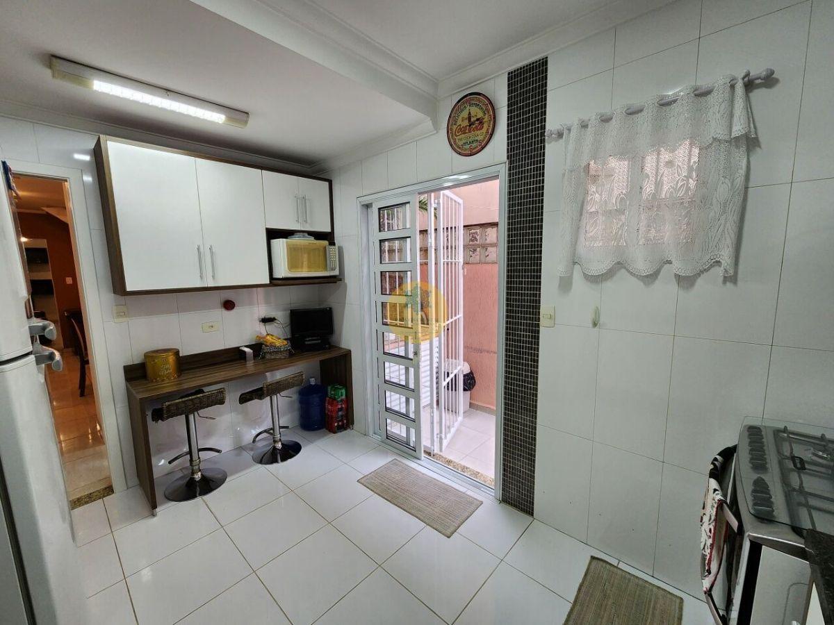 Ótimo sobrado de 165 m² com 03 dormitórios e 02 vagas na Vila Romana