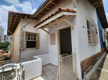 Ótima casa de 01 dormitório a 600 metros do metrô Vila Madalena