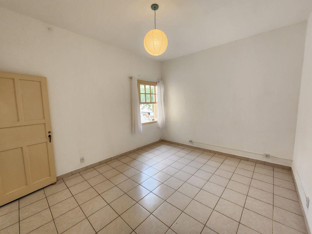 Ótima casa de 01 dormitório a 600 metros do metrô Vila Madalena
