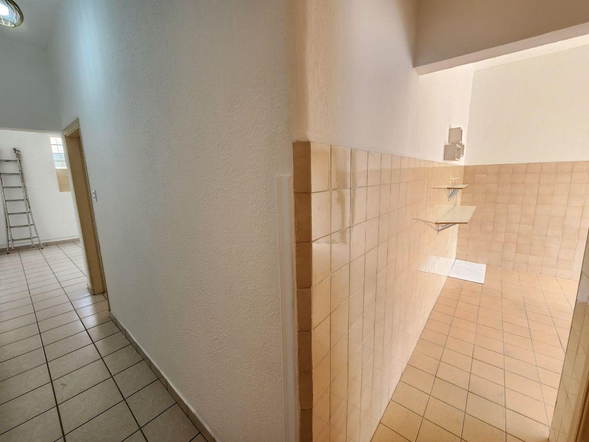 Ótima casa de 01 dormitório a 600 metros do metrô Vila Madalena