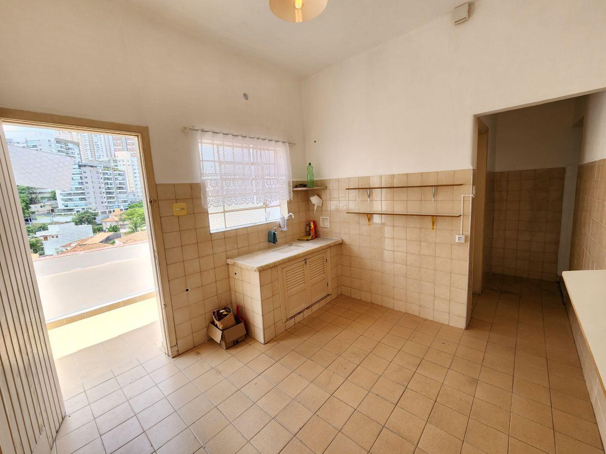 Ótima casa de 01 dormitório a 600 metros do metrô Vila Madalena