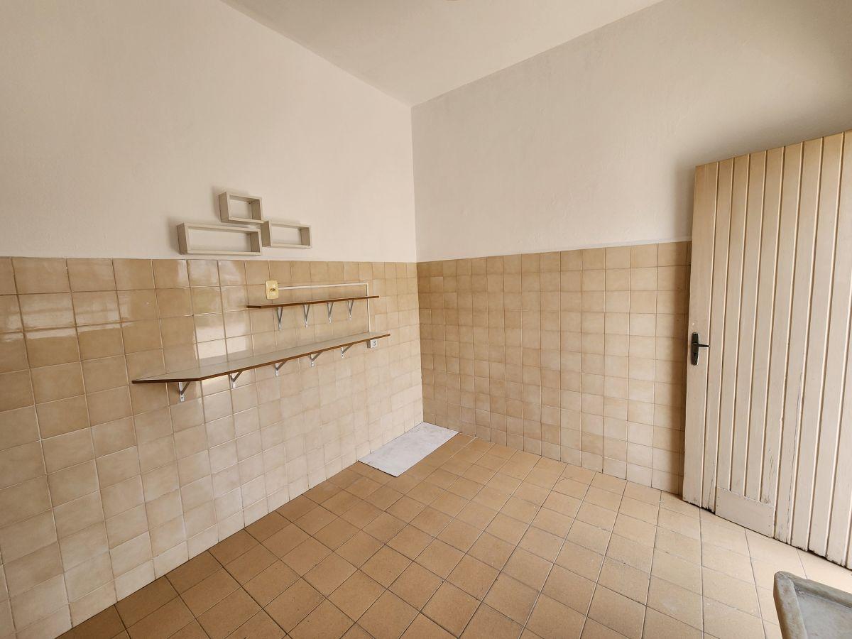 Ótima casa de 01 dormitório a 600 metros do metrô Vila Madalena