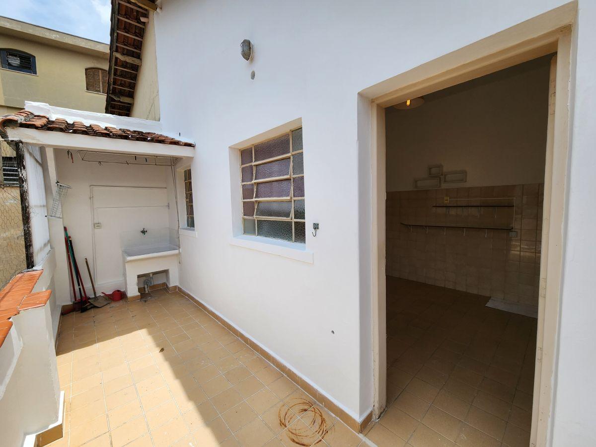 Ótima casa de 01 dormitório a 600 metros do metrô Vila Madalena