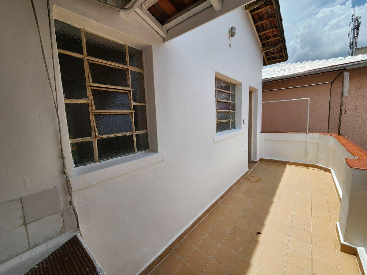 Ótima casa de 01 dormitório a 600 metros do metrô Vila Madalena