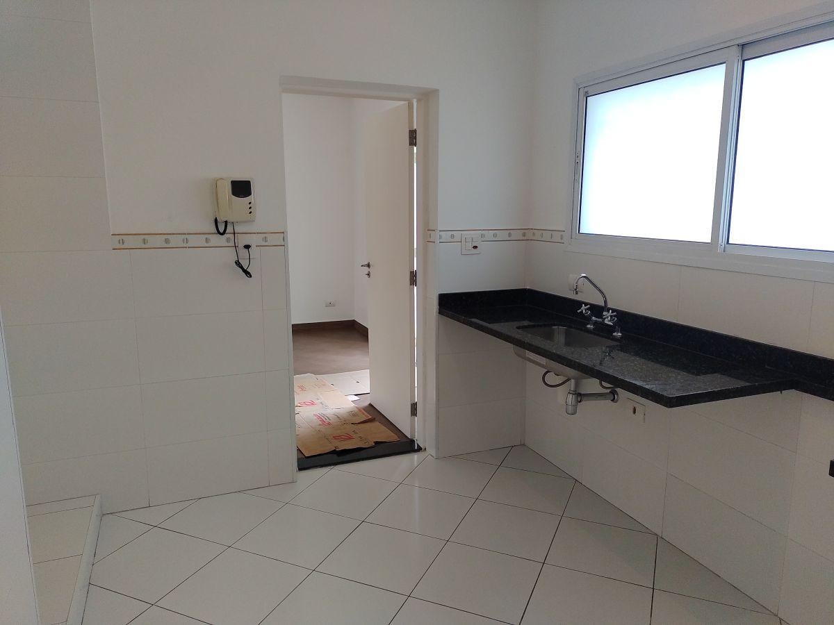 Sobrado – 188 M² – 4 Dormitórios – 3 Vagas e Quintal – Próximo Metrô Estação Eucaliptos