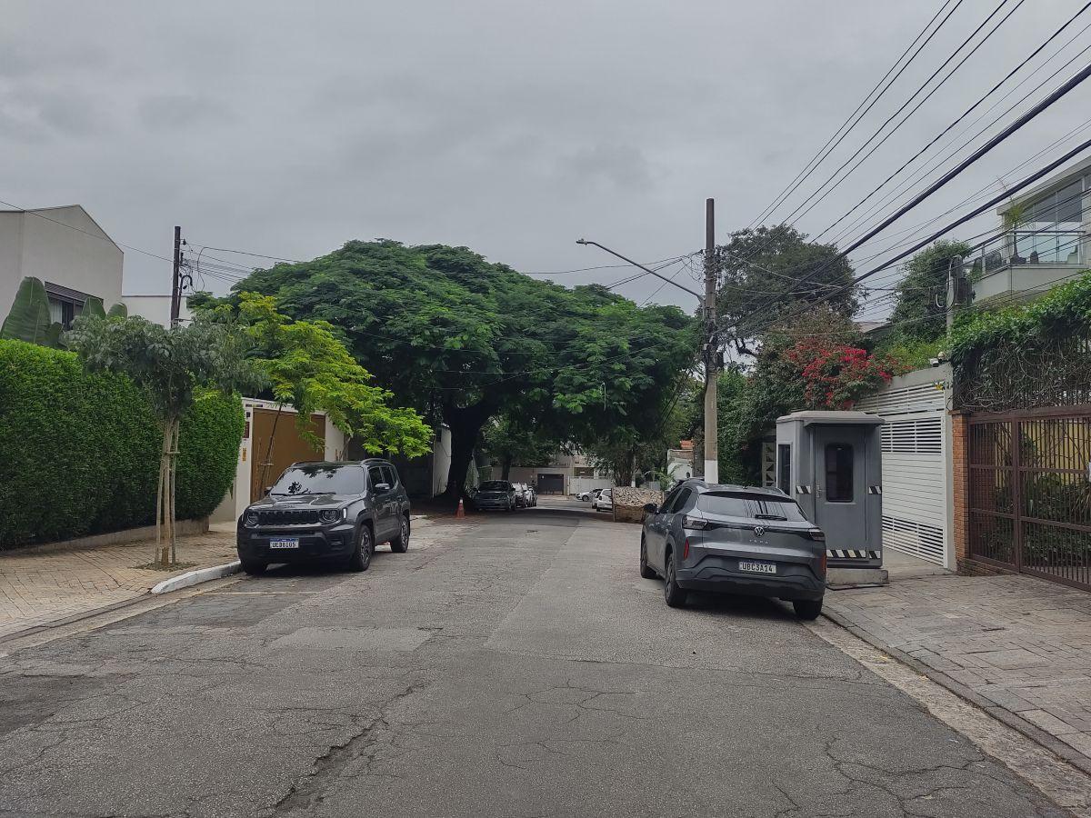 Sobrado – 188 M² – 4 Dormitórios – 3 Vagas e Quintal – Próximo Metrô Estação Eucaliptos