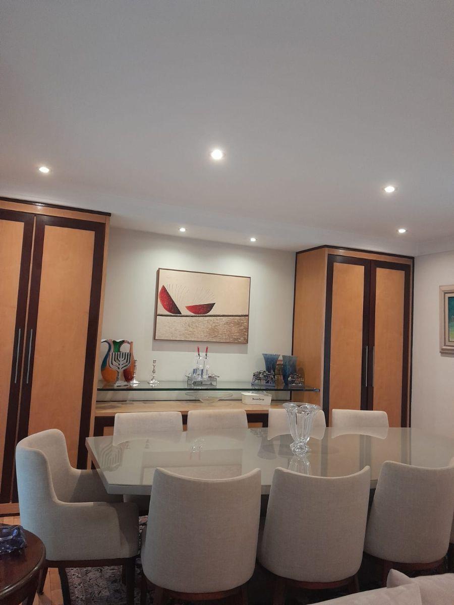 Apartamento com 180 m² e 4 quartos à venda em Perdizes