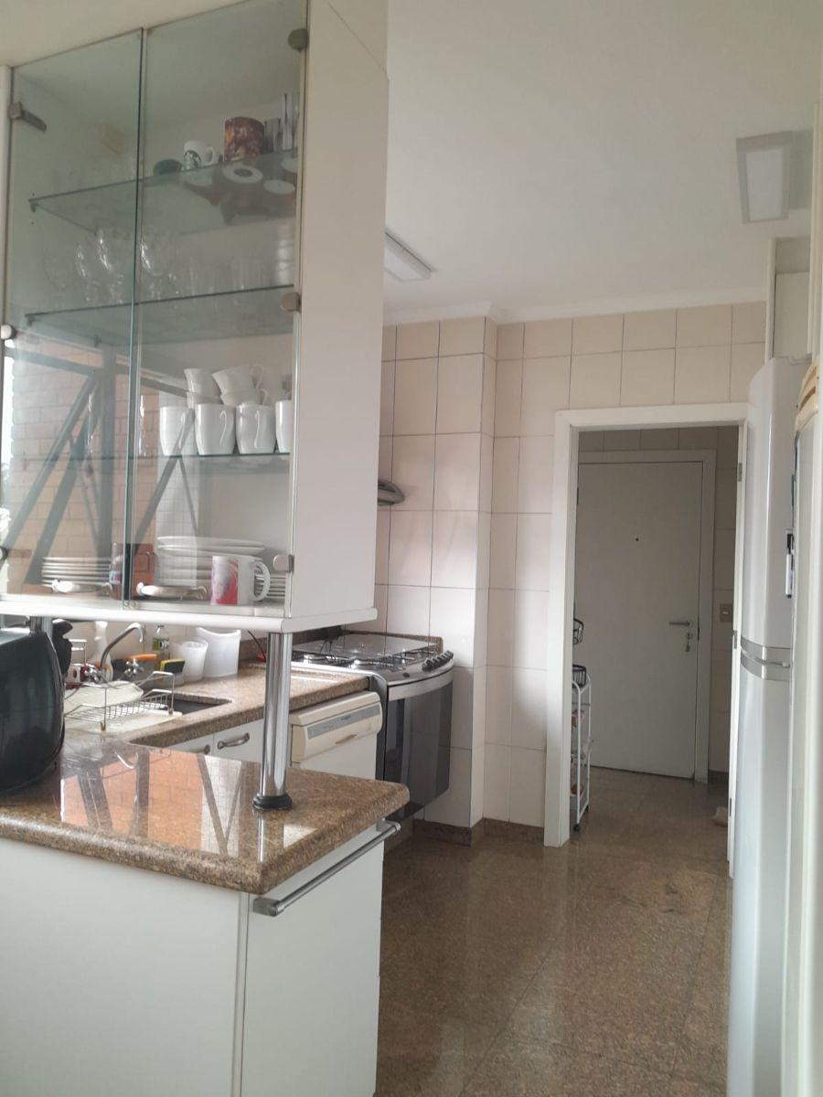 Apartamento com 180 m² e 4 quartos à venda em Perdizes