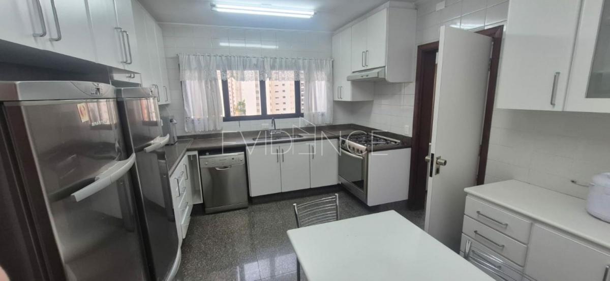 Apartamento mobiliado com 3 dormitórios, suíte e 3 vagas no Jardim Anália Franco