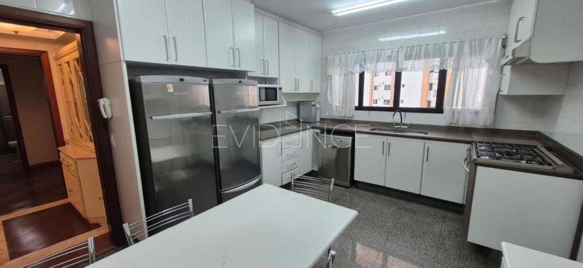 Apartamento mobiliado com 3 dormitórios, suíte e 3 vagas no Jardim Anália Franco