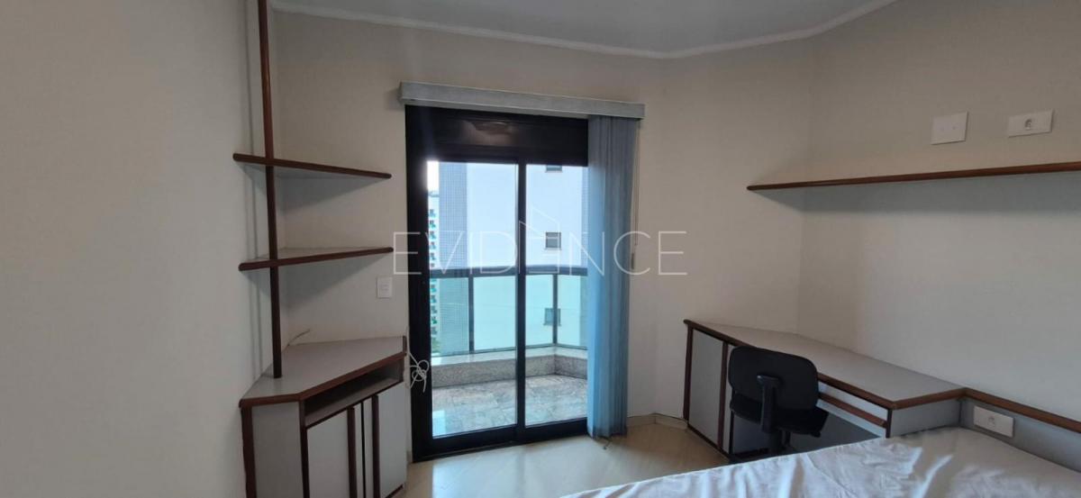 Apartamento mobiliado com 3 dormitórios, suíte e 3 vagas no Jardim Anália Franco