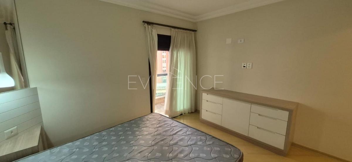 Apartamento mobiliado com 3 dormitórios, suíte e 3 vagas no Jardim Anália Franco