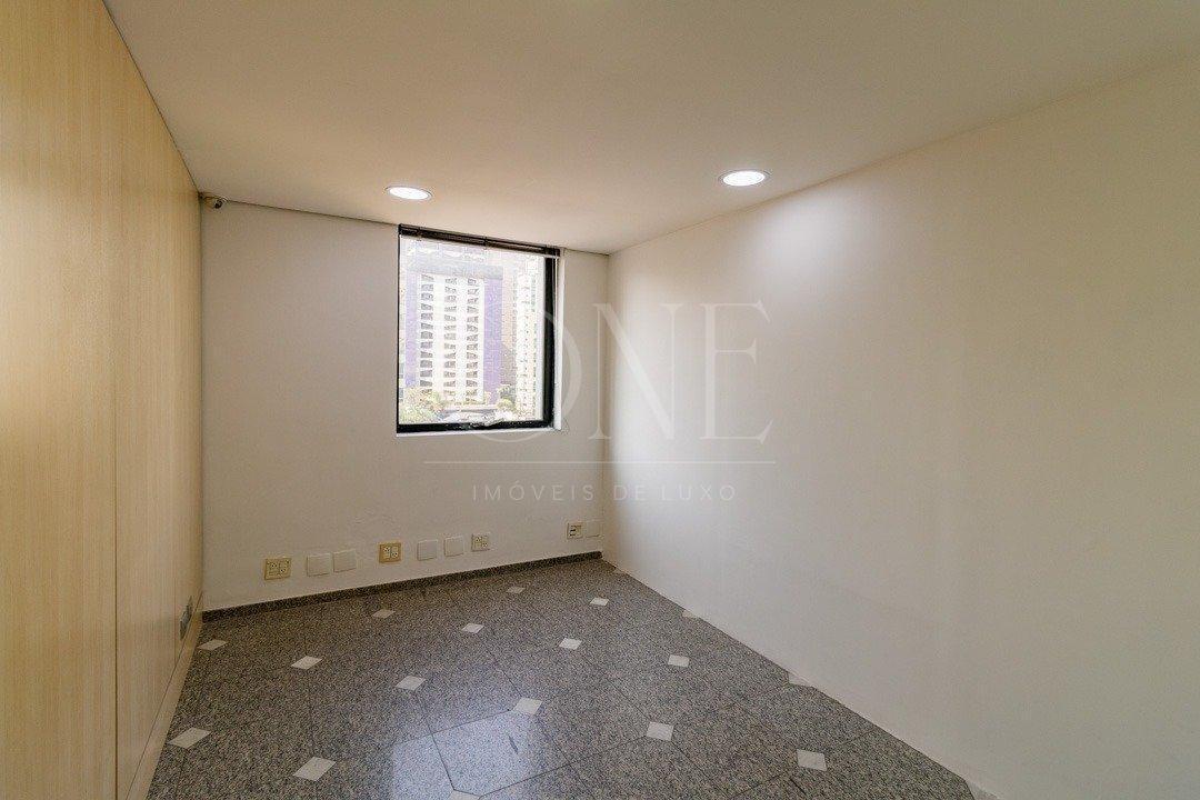 Comercial à venda – no Jardim Paulistano